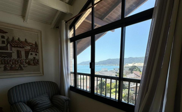 18dd165d-3485-48e2-9bed-79e33b7c21f3